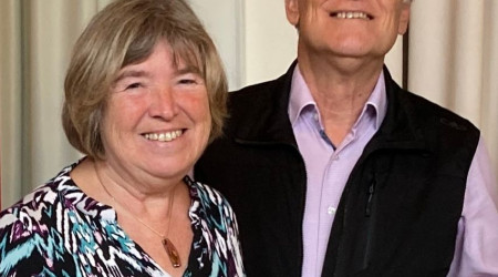 Ehepaar Halter mit Pilgerstab (Quelle:  Halter)